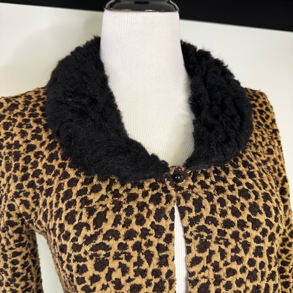 Leopard Print Cardigan with Black Collar - Picture 2 of 9